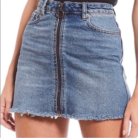 We The Free Zip It Up Medium Wash Denim Jean Mini Skirt Size 27 - Picture 1 of 9